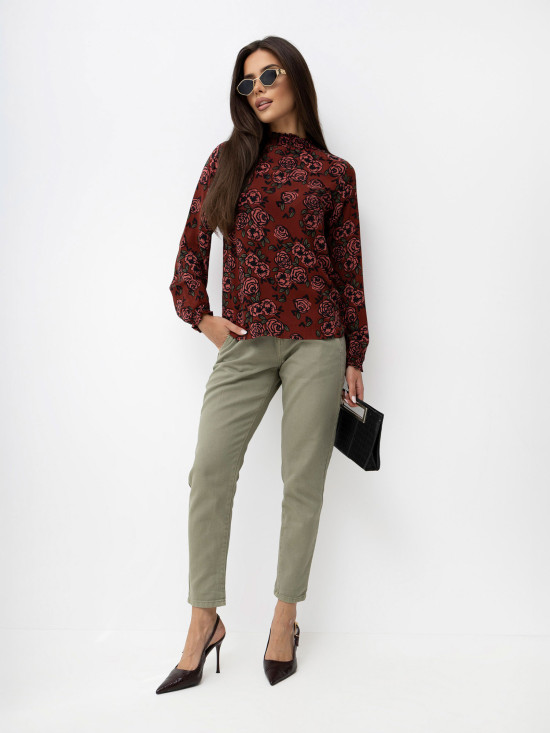 Elegancka bluzka w kwiaty ze stójką