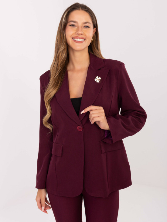 Elegancka bordowa marynarka z broszką i podszewką