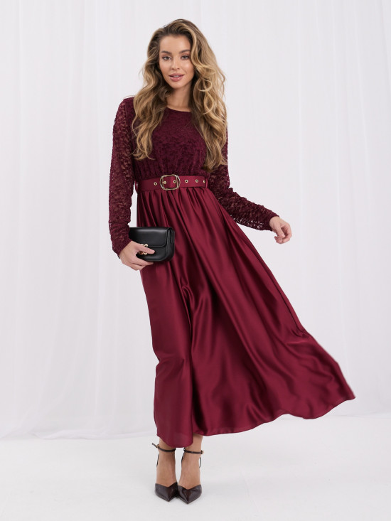 Elegancka bordowa sukienka maxi z koronką i paskiem