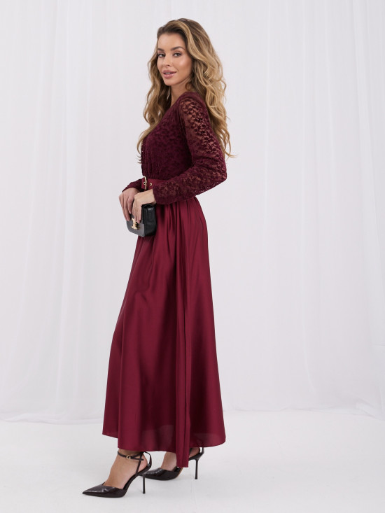 Elegancka bordowa sukienka maxi z koronką i paskiem