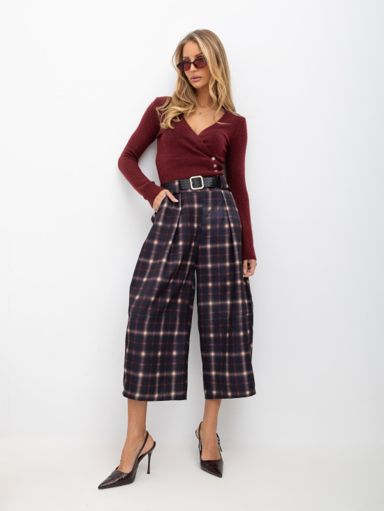 Elegancki bordowy sweter z kopertowym dekoltem w serek