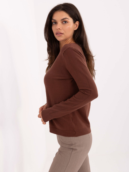 Brązowy sweter z V-dekoltem