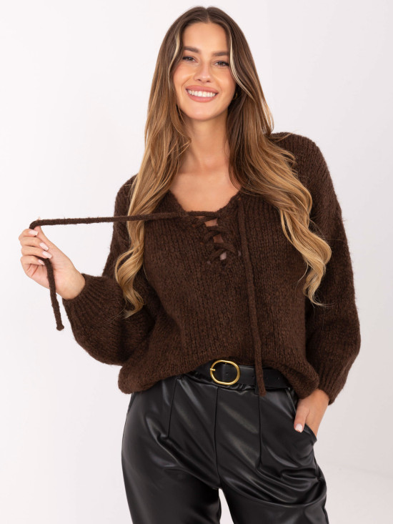 Brązowy sweter z wiązanym dekoltem