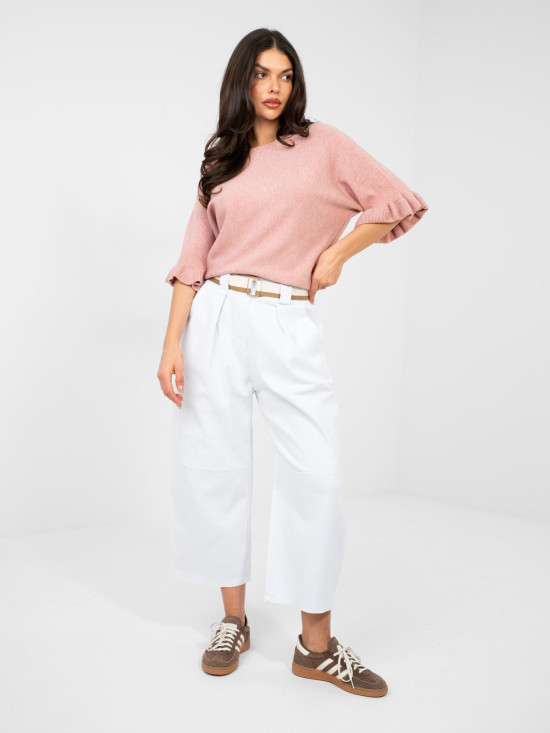 Elegancki różowy sweter z falbaną i rękawem 3/4