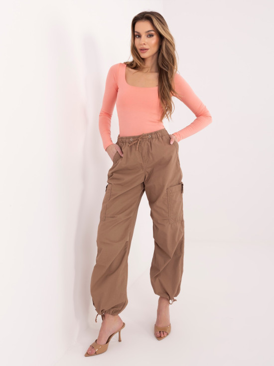 Brzoskwiniowa bawełniana bluzka z kwadratowym dekoltem