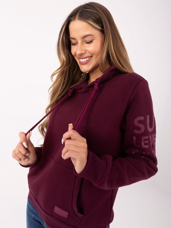Stylowa czerwona bluza z kapturem