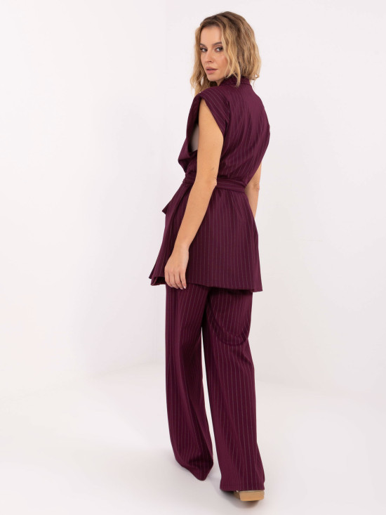 Elegancka bordowa kamizelka w paski z paskiem