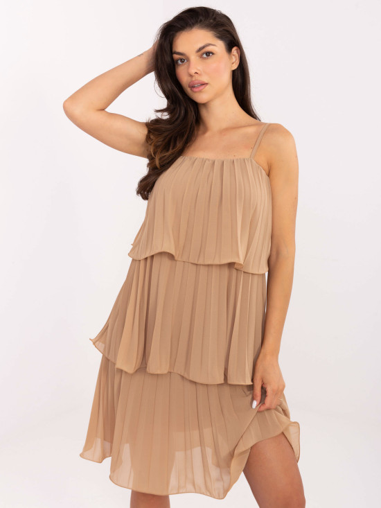 Elegancka sukienka koktajlowa w kolorze camel