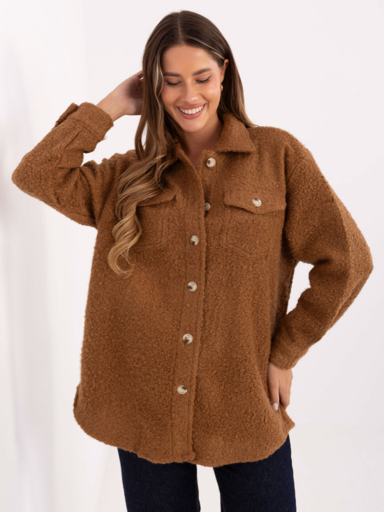 Camelowa casual koszulowa kurtka z kołnierzykiem i kieszeniami