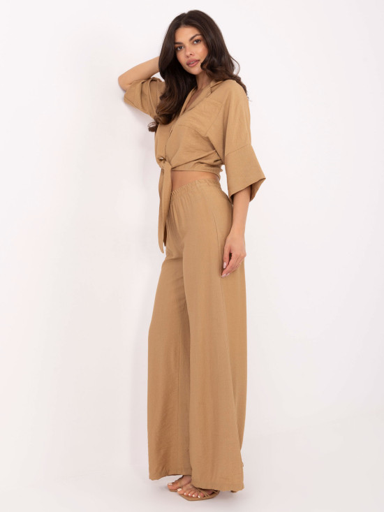 Elegancki komplet w kolorze camel