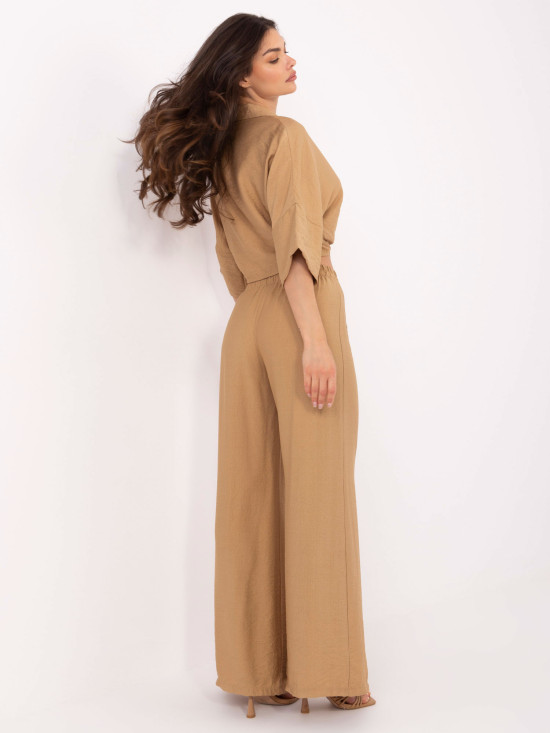 Elegancki komplet w kolorze camel