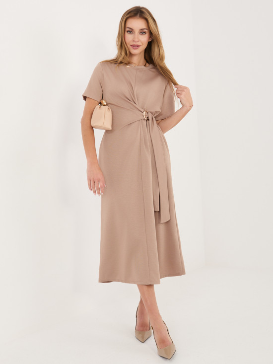 Beżowa midi sukienka z krótkim rękawem