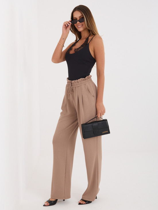 Beżowe spodnie dresowe w paski z wysokim stanem