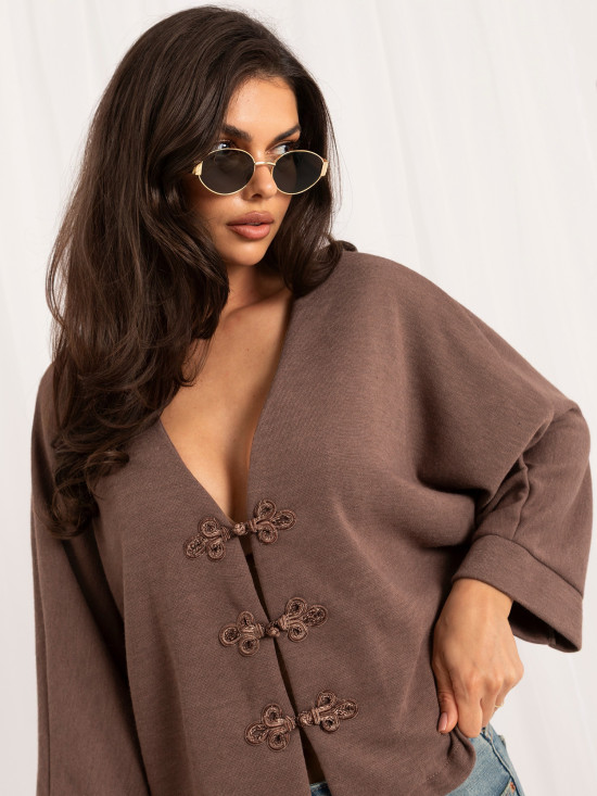Elegancki beżowy sweter z dekoltem w serek