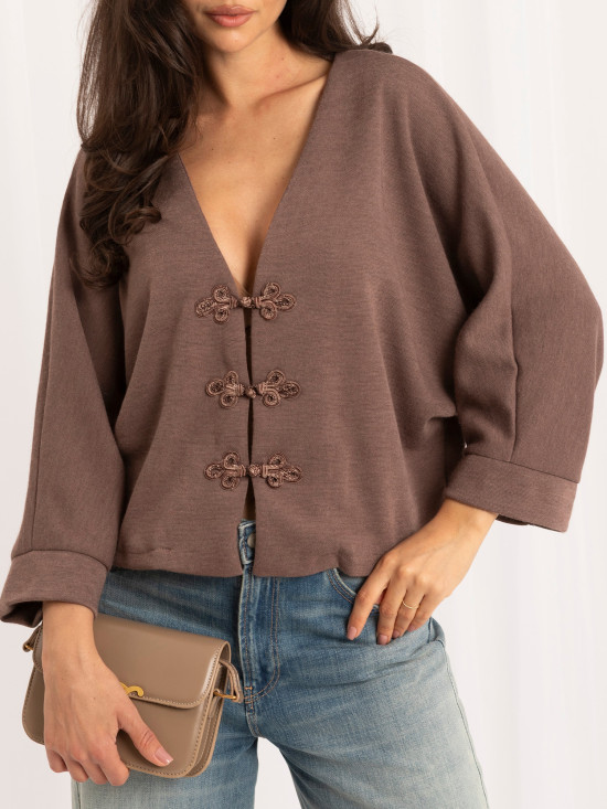 Elegancki beżowy sweter z dekoltem w serek