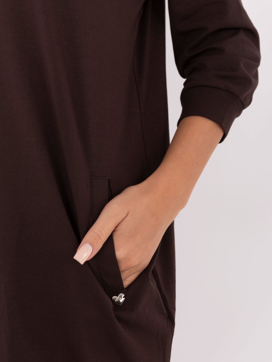 Brązowa bawełniana sukienka z rękawem 3/4 i dekoltem w serek