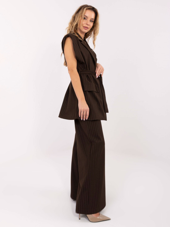 Elegancka brązowa kamizelka w paski z paskiem