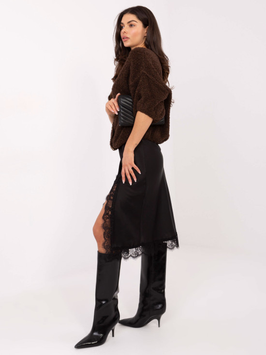 Elegancki brązowy sweter z rękawem 3/4 i guzikami