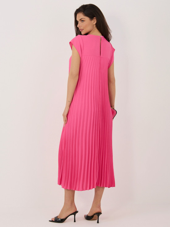 Elegancka różowa sukienka midi z kieszeniami