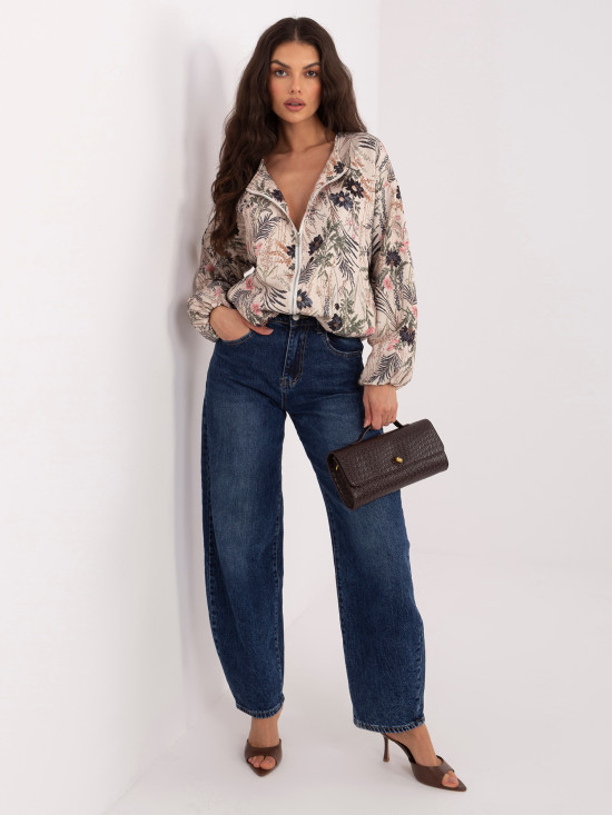 Czarna bomberka w kwiaty z bufiastymi rękawami