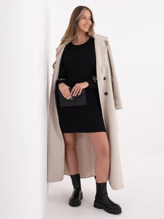 Czarna krótka sukienka z haftem i bufiastymi rękawami