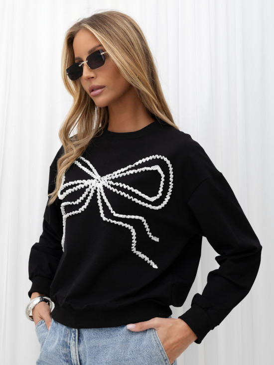 Elegancka czarna bluza z aplikacją