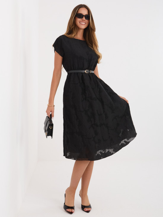Czarna rozkloszowana sukienka midi z paskiem