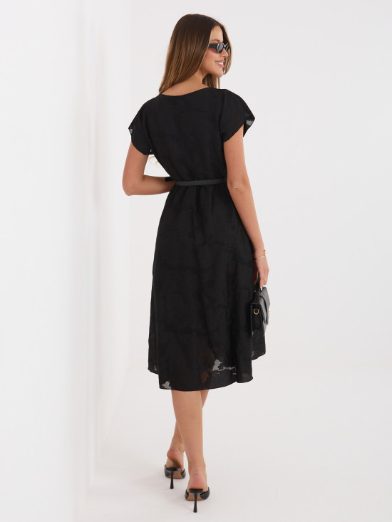 Czarna rozkloszowana sukienka midi z paskiem