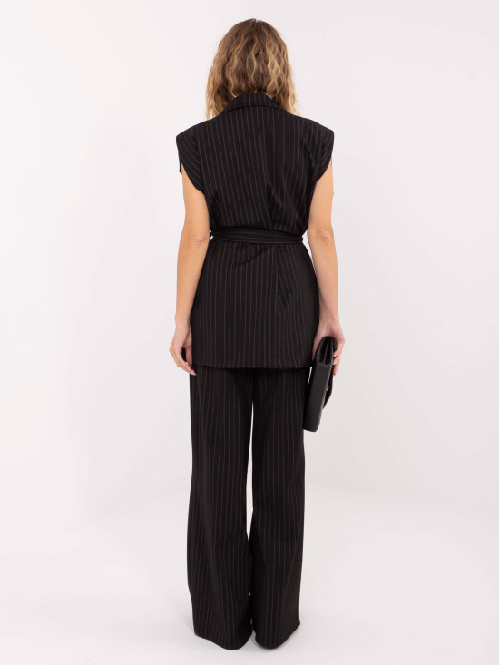 Elegancka czarna kamizelka w paski z paskiem