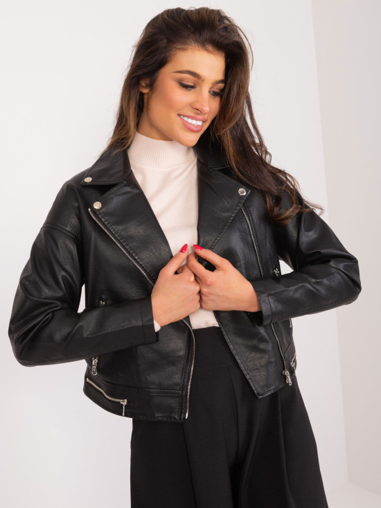 Stylowa czarna kurtka z ekoskóry