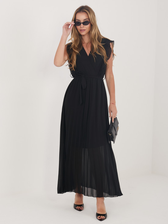 Czarna rozkloszowana sukienka midi z paskiem