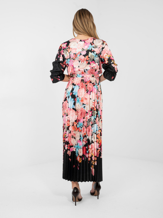 Czarna sukienka maxi w kwiaty z paskiem