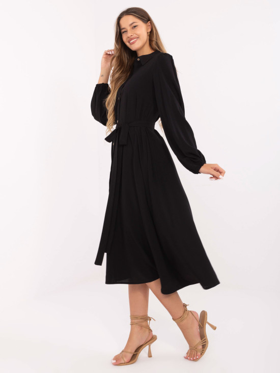 Elegancka czarna midi sukienka z długim rękawem