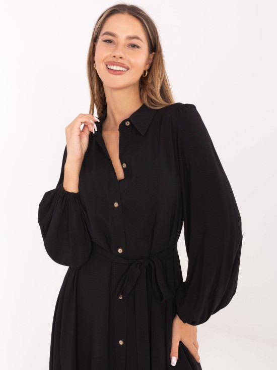 Elegancka czarna midi sukienka z długim rękawem
