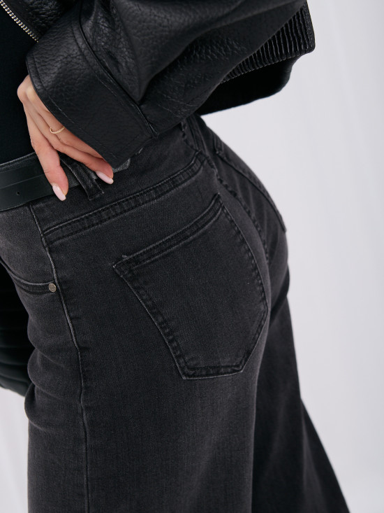Czarne mom jeans z wysokim stanem