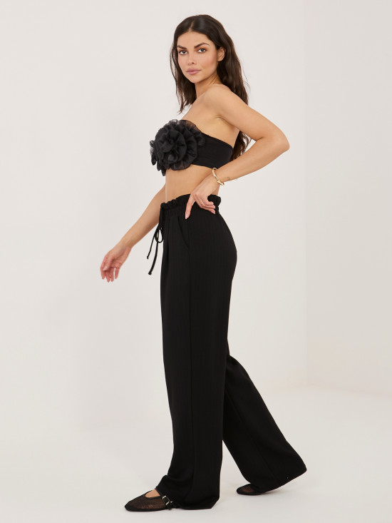 Czarne spodnie dresowe z paskami i wysokim stanem