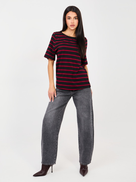 Wielokolorowy t-shirt w paski z krótkim rękawem