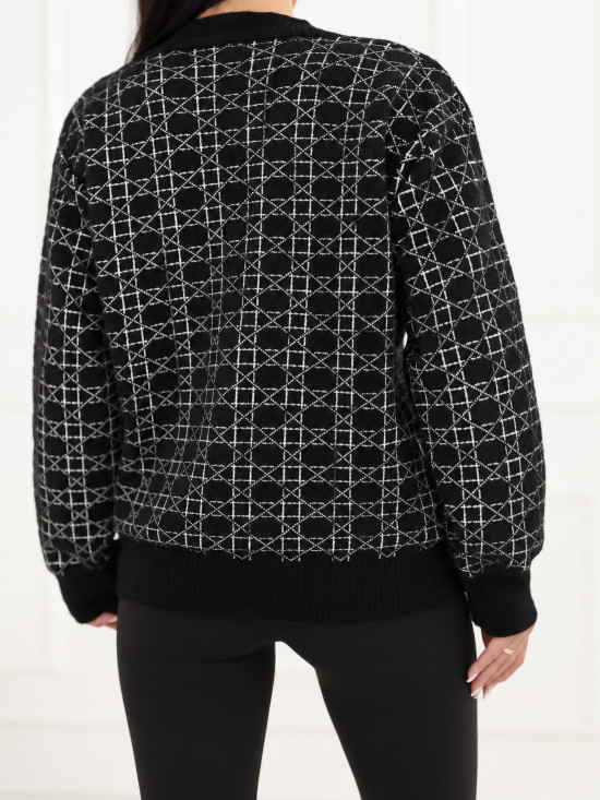 Elegancki czarny kardigan w geometryczny wzór