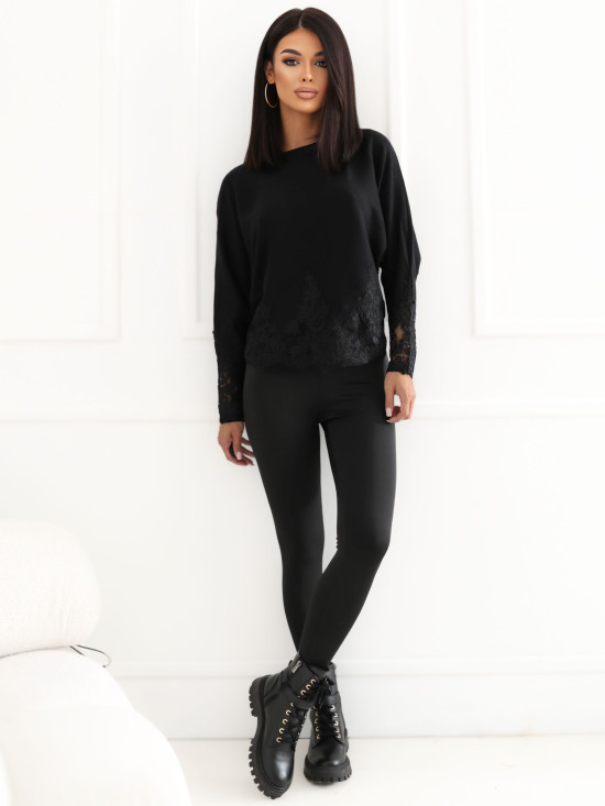 Elegancki czarny sweter z koronką