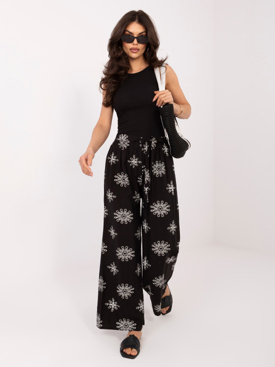 Czarny prążkowany top bez rękawów