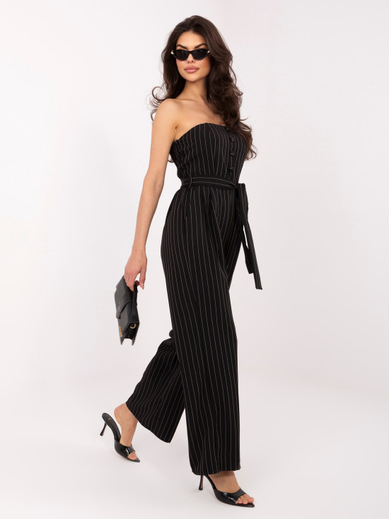 Czarny kombinezon w paski z paskiem i szerokimi nogawkami