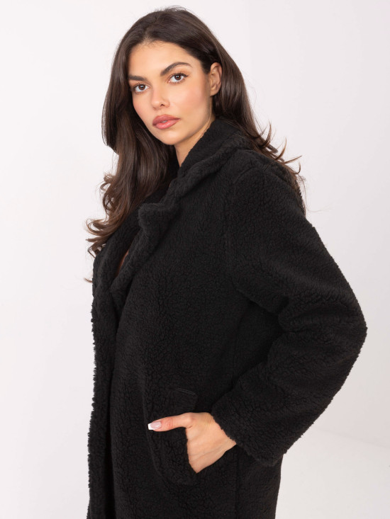 Czarny płaszcz damski z podszewką i kieszeniami