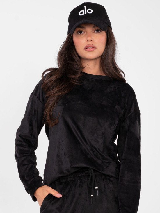 Czarny komplet damski z długim rękawem i ozdobnymi detalami