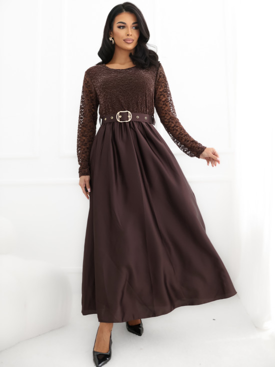 Elegancka brązowa sukienka maxi z koronką i paskiem