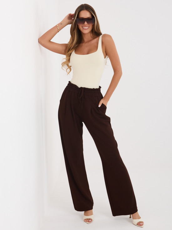 Brązowe spodnie dresowe w paski