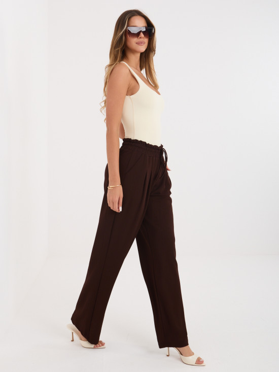 Brązowe spodnie dresowe w paski