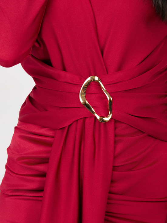 Czerwona elegancka sukienka maxi z długim rękawem i kopertowym dekoltem