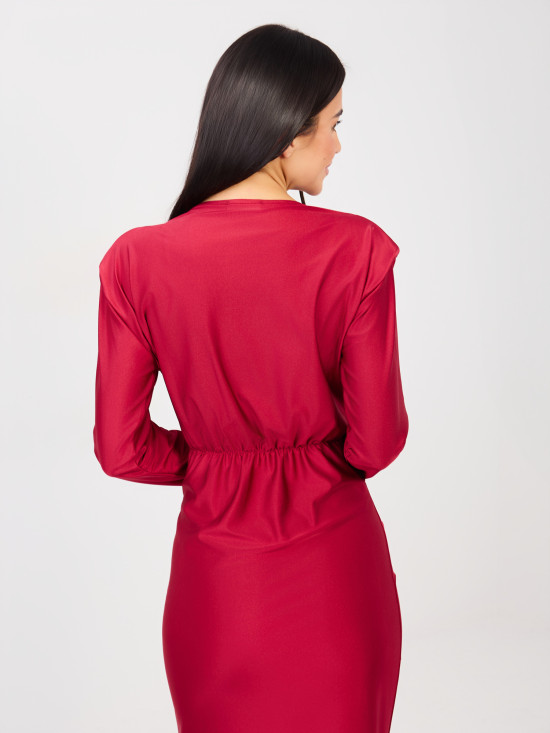Czerwona elegancka sukienka maxi z długim rękawem i kopertowym dekoltem
