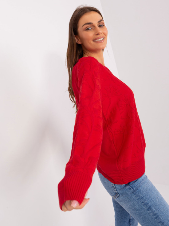 Czerwony sweter klasyczny we wzory
