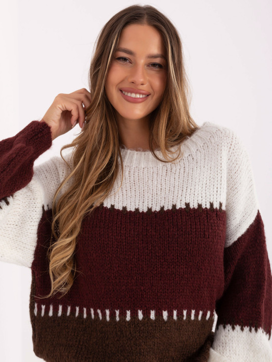 Pruhovany sweter w bordowej kolorze